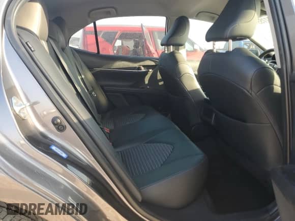 2021 Toyota Camry SE z VIN 4T1G11AK1MU422418, wystawiony jako Copart lot #82512755 z przebiegiem 21 807 mil mil oraz Szkoda całkowita • Salvage title. Historia ofert i sprzedaży dostępna na DreamBid. Obrazek 10.