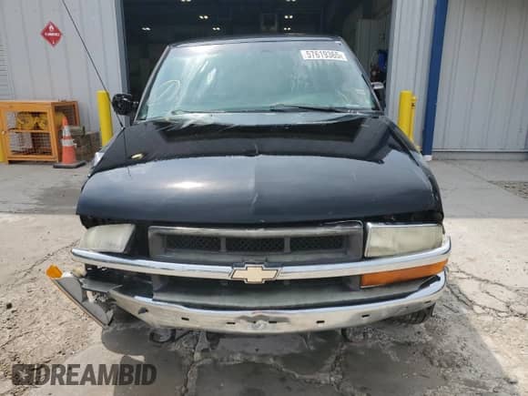 2000 Chevrolet S-10 LS with VIN 1GCDT19W9YK214930, listed as a Copart auction lot 57619365 with Not provided miles and Salvage title. Bid and sale history available at DreamBid. Image 5.
