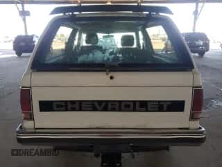 1987 Chevrolet Blazer z VIN 1GNCS18R3H8160944, wystawiony jako Copart lot #69201855 z przebiegiem 52 128 mil mil oraz Czysty tytuł • Clean title. Historia ofert i sprzedaży dostępna na DreamBid. Obrazek 6.