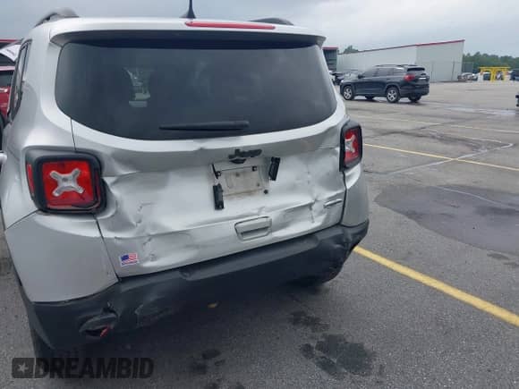 2018 Jeep Renegade Latitude with VIN ZACCJABB5JPH38323, listed as a IAAI auction lot 42938432 with 67,697 mi miles and . Bid and sale history available at DreamBid. Image 6.