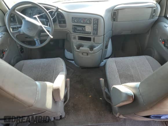 2003 Chevrolet Astro z VIN 1GNDM19X73B101242, wystawiony jako Copart lot #84621765 z przebiegiem 172 914 mil mil oraz Szkoda całkowita • Salvage title. Historia ofert i sprzedaży dostępna na DreamBid. Obrazek 8.