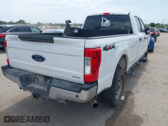 2018 Ford F-250 XL с VIN 1FT7W2B60JEC59800, выставлен на аукционе IAAI как лот 42458664 с пробегом 198 245 миль миль и . История ставок и продаж доступна на DreamBid. Изображение 4.