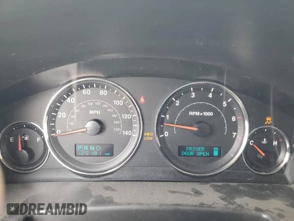 2006 Jeep Commander Limited z VIN 1J8HG58N66C323142, wystawiony jako Copart lot #65427535 z przebiegiem 125 181 mil mil oraz Szkoda całkowita • Salvage title. Historia ofert i sprzedaży dostępna na DreamBid. Obrazek 9.