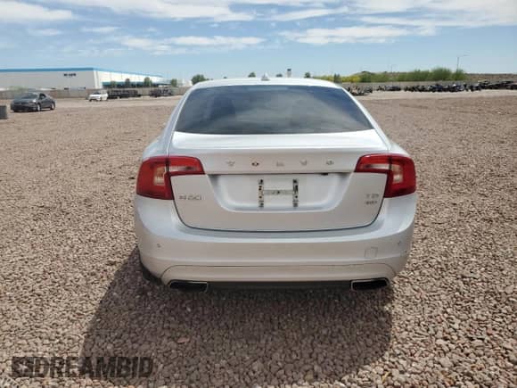 2015 Volvo S60 T5 Platinum с VIN YV1612TM3F1360099, выставлен на аукционе Copart как лот 53744175 с пробегом 87 383 миль миль и Списание • Salvage title. История ставок и продаж доступна на DreamBid. Изображение 6.