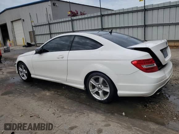 2014 Mercedes-Benz C 250 z VIN WDDGJ4HB3EG177980, wystawiony jako Copart lot #69417405 z przebiegiem 114 886 mil mil oraz Szkoda całkowita • Salvage title. Historia ofert i sprzedaży dostępna na DreamBid. Obrazek 2.