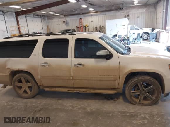 2010 Chevrolet Suburban LTZ с VIN 1GNUKKE36AR101994, выставлен на аукционе IAAI как лот 42358189 с пробегом 260 692 миль миль и . История ставок и продаж доступна на DreamBid. Изображение 13.