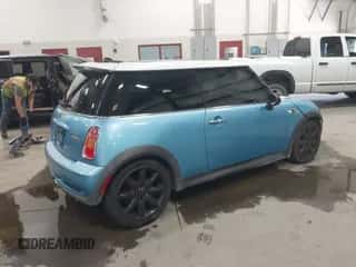 2003 MINI Hardtop S with VIN WMWRE334X3TD69184, listed as a IAAI auction lot 42609318 with 99,737 mi miles and . Bid and sale history available at DreamBid. Image 4.