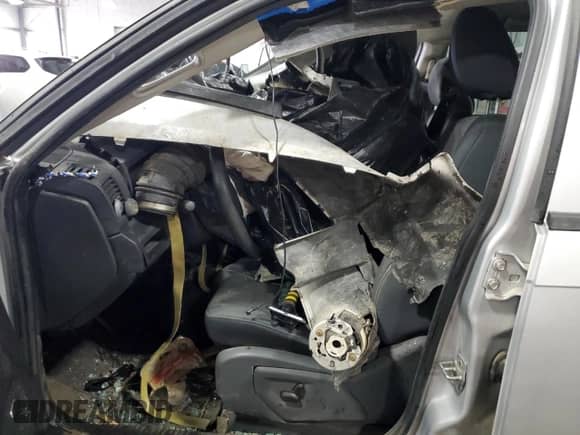 2009 Jeep Grand Cherokee Laredo с VIN 1J8HR48P39C552601, выставлен на аукционе Copart как лот 58751465 с пробегом Не указан миль и На запчасти • Non repairable. История ставок и продаж доступна на DreamBid. Изображение 7.