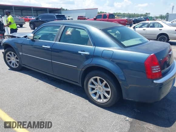 2006 Chrysler 300 C with VIN 2C3KA63H36H489707, listed as a IAAI auction lot 42786947 with 163,909 mi miles and . Bid and sale history available at DreamBid. Image 3.