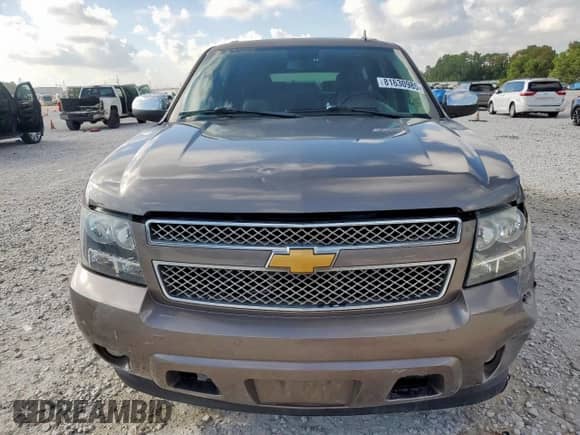 2014 Chevrolet Suburban LTZ z VIN 1GNSCKE04ER208476, wystawiony jako Copart lot #81630985 z przebiegiem 97 425 mil mil oraz Czysty tytuł • Clean title. Historia ofert i sprzedaży dostępna na DreamBid. Obrazek 5.