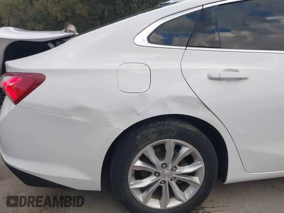 2019 Chevrolet Malibu LT z VIN 1G1ZD5ST0KF211689, wystawiony jako IAAI lot #43405776 z przebiegiem 116 571 mil mil oraz . Historia ofert i sprzedaży dostępna na DreamBid. Obrazek 18.