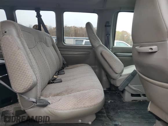 2001 Chevrolet Express with VIN 1GAHG39R011123173, listed as a Copart auction lot 81232074 with 109,829 mi miles and Salvage title. Bid and sale history available at DreamBid. Image 11.