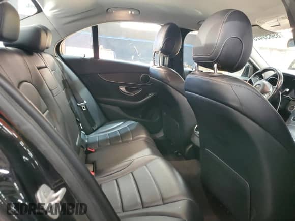 2015 Mercedes-Benz C 300 Luxury z VIN 55SWF4KBXFU022076, wystawiony jako Copart lot #89859425 z przebiegiem 213 704 mil mil oraz Czysty tytuł • Clean title. Historia ofert i sprzedaży dostępna na DreamBid. Obrazek 10.