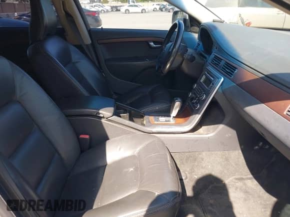 2011 Volvo XC70 3.2L with VIN YV4940BZ0B1095869, listed as a IAAI auction lot 42152626 with 133,696 mi miles and . Bid and sale history available at DreamBid. Image 5.