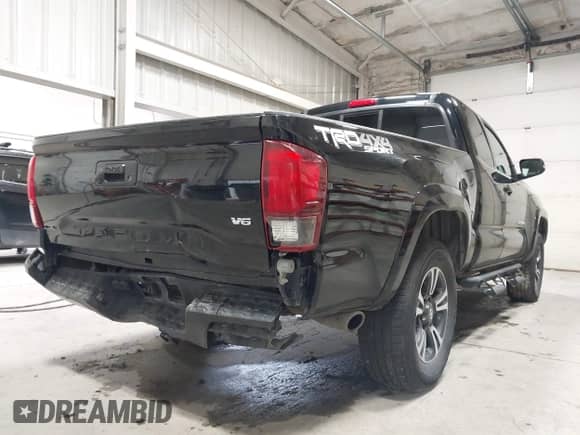 2019 Toyota Tacoma SR5 z VIN 5TFSZ5ANXKX174139, wystawiony jako IAAI lot #43035436 z przebiegiem 38 075 mil mil oraz . Historia ofert i sprzedaży dostępna na DreamBid. Obrazek 6.