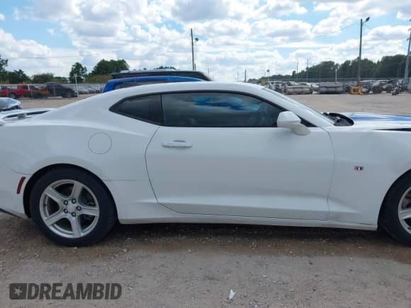 2017 Chevrolet Camaro 1LT z VIN 1G1FB1RSXH0184558, wystawiony jako IAAI lot #43484857 z przebiegiem 59 261 mil mil oraz . Historia ofert i sprzedaży dostępna na DreamBid. Obrazek 13.
