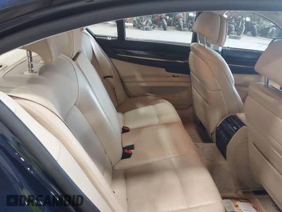2013 BMW 7 Series 750i xDrive z VIN WBAYB6C51DD224011, wystawiony jako IAAI lot #42170998 z przebiegiem 79 482 mil mil oraz . Historia ofert i sprzedaży dostępna na DreamBid. Obrazek 8.