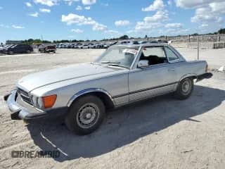 1983 Mercedes-Benz 380 SL z VIN WDBBA45A9DB022277, wystawiony jako Copart lot #86713485 z przebiegiem 122 573 mil mil oraz Szkoda całkowita • Salvage title. Historia ofert i sprzedaży dostępna na DreamBid. Obrazek 1.