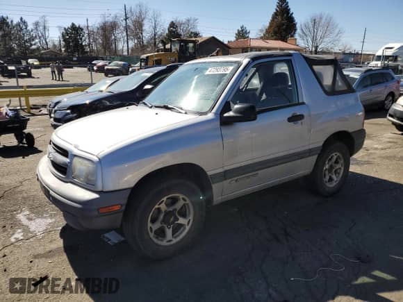 2000 Chevrolet Tracker z VIN 2CNBJ18C2Y6926554, wystawiony jako Copart lot #47293795 z przebiegiem 179 543 mil mil oraz Szkoda całkowita • Salvage title. Historia ofert i sprzedaży dostępna na DreamBid. Obrazek 1.