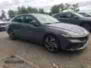 2025 Hyundai Elantra Blue z VIN KMHLM4DJ5SU126180, wystawiony jako Copart lot #71012265 z przebiegiem 12 mil mil oraz Szkoda całkowita • Salvage title. Historia ofert i sprzedaży dostępna na DreamBid. Obrazek 4.