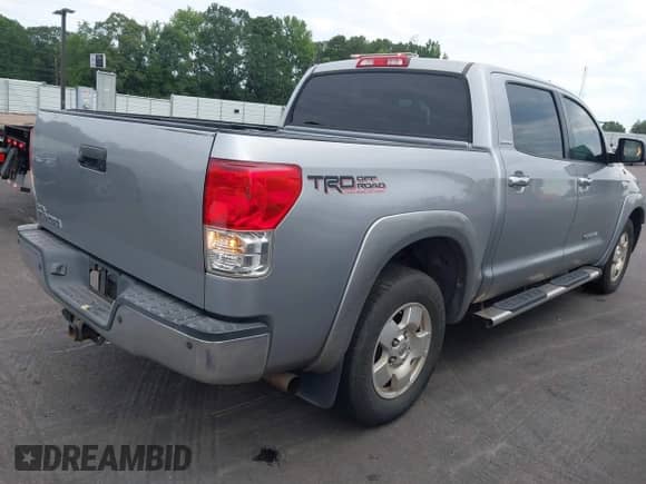 2010 Toyota Tundra Limited z VIN 5TFFY5F16AX095009, wystawiony jako IAAI lot #42587462 z przebiegiem 282 785 mil mil oraz . Historia ofert i sprzedaży dostępna na DreamBid. Obrazek 4.