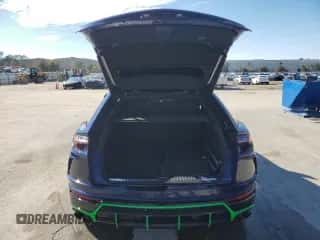 2019 Lamborghini Urus with VIN ZPBUA1ZL7KLA02968, listed as a Copart auction lot 69967374 with 9,747 mi miles and Salvage title. Bid and sale history available at DreamBid. Image 6.