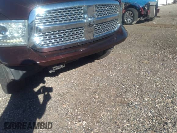 2015 Ram 1500 Laramie z VIN 1C6RR6NT5FS755037, wystawiony jako IAAI lot #41186422 z przebiegiem 128 774 mil mil oraz . Historia ofert i sprzedaży dostępna na DreamBid. Obrazek 19.