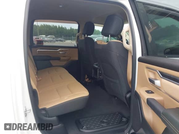 2019 Ram 1500 Big Horn z VIN 1C6SRFFT2KN532222, wystawiony jako IAAI lot #42835614 z przebiegiem 44 386 mil mil oraz . Historia ofert i sprzedaży dostępna na DreamBid. Obrazek 8.