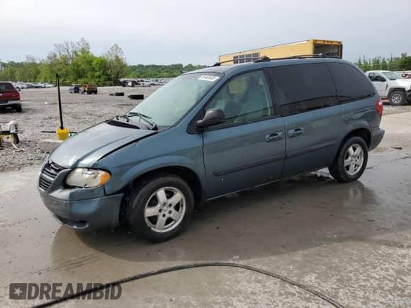 2005 Dodge Caravan SXT with VIN 1D4GP45R75B341144, listed as a Copart auction lot 55465635 with 207,657 mi miles and Salvage title. Bid and sale history available at DreamBid. Image 1.