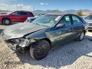 2002 Toyota Camry XLE with VIN 4T1BF32K52U512612, listed as a Copart auction lot 70961955 with 198,330 mi miles and Salvage title. Bid and sale history available at DreamBid. Image 1.