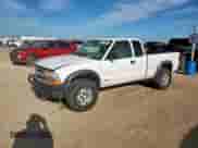 2000 Chevrolet S-10 LS ZR2 z VIN 1GCCT19W6Y8159099, wystawiony jako Copart lot #71718855 z przebiegiem Nie podano mil oraz Szkoda całkowita • Salvage title. Historia ofert i sprzedaży dostępna na DreamBid. Obrazek 1.