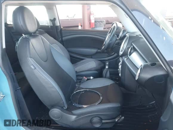 2008 MINI Hardtop with VIN WMWMF33538TU66389, listed as a IAAI auction lot 42558735 with 151,041 mi miles and . Bid and sale history available at DreamBid. Image 5.