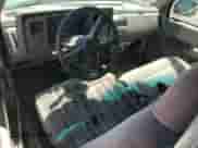 1994 Chevrolet Silverado 2500 z VIN 2GCFK29K0R1183860, wystawiony jako Copart lot #57499835 z przebiegiem 260 302 mil mil oraz Czysty tytuł • Clean title. Historia ofert i sprzedaży dostępna na DreamBid. Obrazek 8.