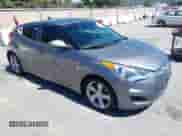 2012 Hyundai Veloster w/Gray Int z VIN KMHTC6AD1CU020968, wystawiony jako IAAI lot #43022090 z przebiegiem 165 974 mil mil oraz . Historia ofert i sprzedaży dostępna na DreamBid. Obrazek 1.
