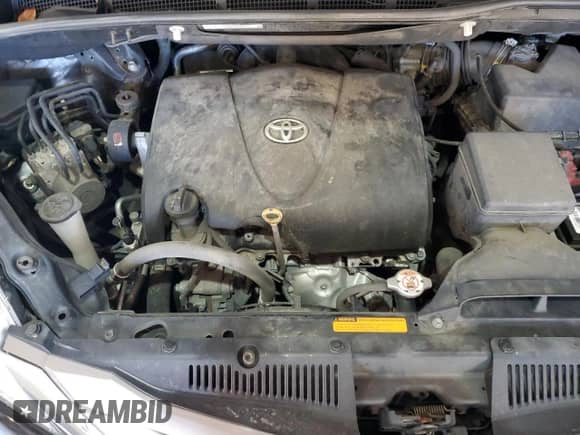 2017 Toyota Sienna XLE with VIN 5TDDZ3DC5HS148621, listed as a Copart auction lot 86991765 with 174,732 mi miles and Clean title. Bid and sale history available at DreamBid. Image 12.