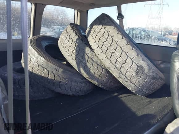 1998 Chevrolet Tahoe z VIN 3GNEK18R5WG130358, wystawiony jako IAAI lot #41428005 z przebiegiem 218 513 mil mil oraz . Historia ofert i sprzedaży dostępna na DreamBid. Obrazek 8.