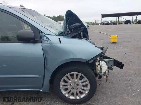 2008 Toyota Sienna LE with VIN 5TDBK23C18S014969, listed as a IAAI auction lot 41901943 with Not provided miles and . Bid and sale history available at DreamBid. Image 18.