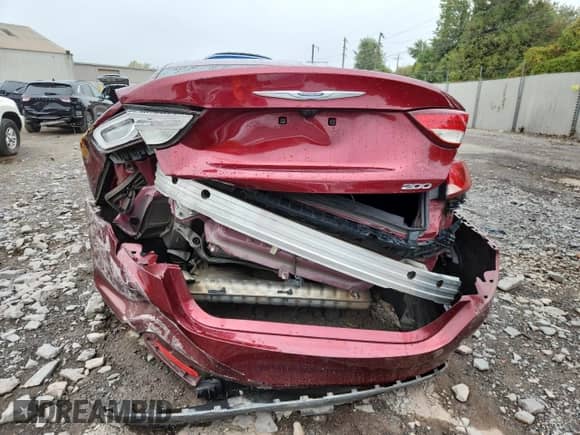 2017 Chrysler 200 Touring z VIN 1C3CCCFB6HN500195, wystawiony jako Copart lot #81760135 z przebiegiem 127 739 mil mil oraz Czysty tytuł • Clean title. Historia ofert i sprzedaży dostępna na DreamBid. Obrazek 6.