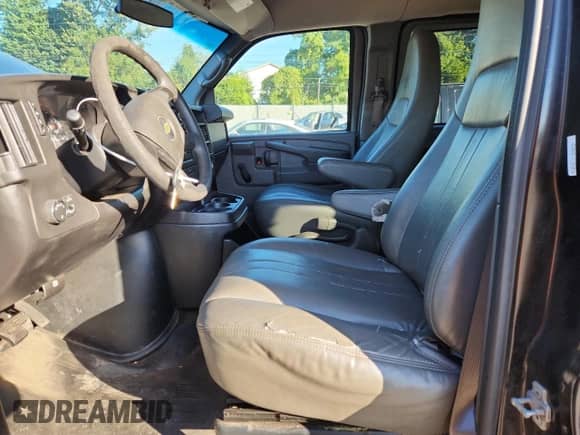 2012 Chevrolet Express Passenger LS с VIN 1GNSGBF41C1193808, выставлен на аукционе Copart как лот 70632705 с пробегом 138 810 миль миль и Списание • Salvage title. История ставок и продаж доступна на DreamBid. Изображение 7.