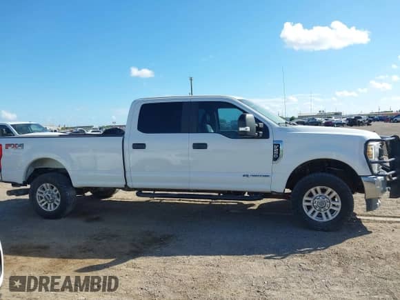 2018 Ford F-250 Platinum with VIN 1FT7W2BTXJEB28637, listed as a IAAI auction lot 43530715 with Not provided miles and . Bid and sale history available at DreamBid. Image 13.