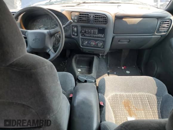 2001 Chevrolet Blazer LT z VIN 1GNDT13W61K226300, wystawiony jako Copart lot #69534994 z przebiegiem Nie podano mil oraz Czysty tytuł • Clean title. Historia ofert i sprzedaży dostępna na DreamBid. Obrazek 8.