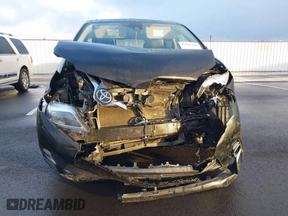 2020 Toyota Sienna XLE z VIN 5TDDZ3DC2LS251388, wystawiony jako IAAI lot #41193440 z przebiegiem 100 665 mil mil oraz . Historia ofert i sprzedaży dostępna na DreamBid. Obrazek 13.