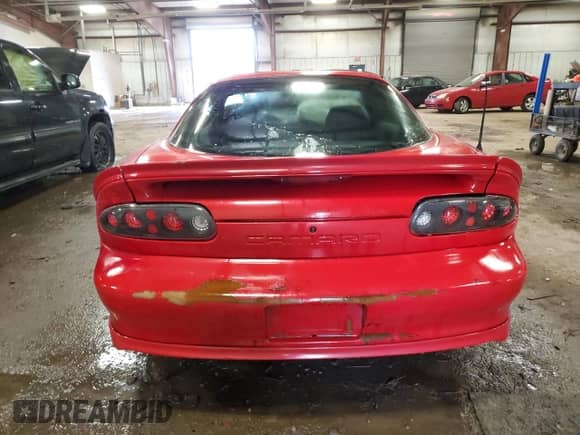 1999 Chevrolet Camaro z VIN 2G1FP22K2X2130055, wystawiony jako Copart lot #81698164 z przebiegiem Nie podano mil oraz Czysty tytuł • Clean title. Historia ofert i sprzedaży dostępna na DreamBid. Obrazek 6.