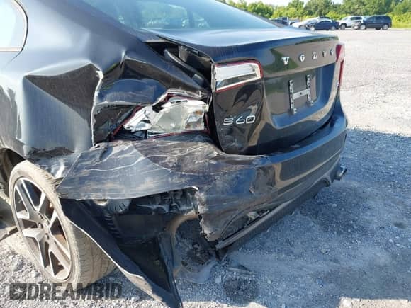 2017 Volvo S60 Dynamic с VIN YV126MFL4H2433816, выставлен на аукционе IAAI как лот 41924157 с пробегом 80 000 миль миль и . История ставок и продаж доступна на DreamBid. Изображение 6.