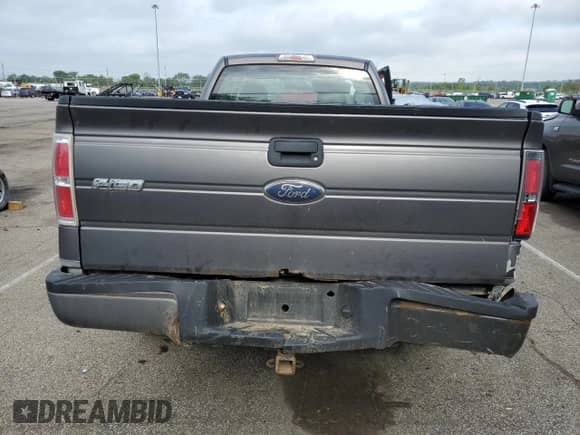 2010 Ford F-150 XL с VIN 1FTMF1C82AKA36494, выставлен на аукционе Copart как лот 55940235 с пробегом 206 893 миль миль и Списание • Salvage title. История ставок и продаж доступна на DreamBid. Изображение 6.