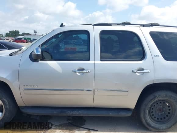 2014 Chevrolet Tahoe LTZ с VIN 1GNSCCE03ER146431, выставлен на аукционе IAAI как лот 42420315 с пробегом 197 950 миль миль и . История ставок и продаж доступна на DreamBid. Изображение 14.