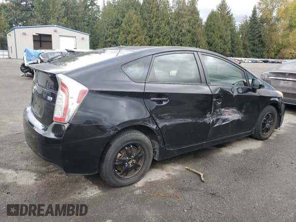 2013 Toyota Prius Three with VIN JTDKN3DUXD5555801, listed as a Copart auction lot 86329715 with 227,980 mi miles and Salvage title. Bid and sale history available at DreamBid. Image 3.