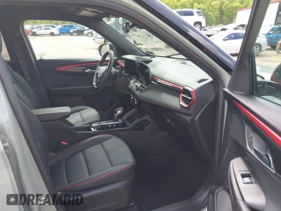 2024 Chevrolet TrailBlazer RS с VIN KL79MUSL2RB046941, выставлен на аукционе IAAI как лот 42198730 с пробегом 15 435 миль миль и . История ставок и продаж доступна на DreamBid. Изображение 5.