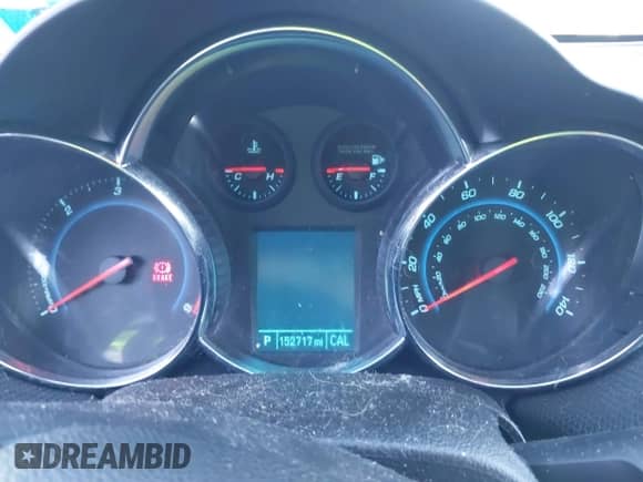 2015 Chevrolet Cruze Diesel z VIN 1G1P75SZ8F7188150, wystawiony jako IAAI lot #41299653 z przebiegiem 152 717 mil mil oraz . Historia ofert i sprzedaży dostępna na DreamBid. Obrazek 7.