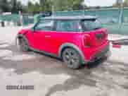 2022 MINI Hardtop Cooper z VIN WMW33DH00N2R91581, wystawiony jako IAAI lot #43315763 z przebiegiem 30 394 mil mil oraz . Historia ofert i sprzedaży dostępna na DreamBid. Obrazek 3.
